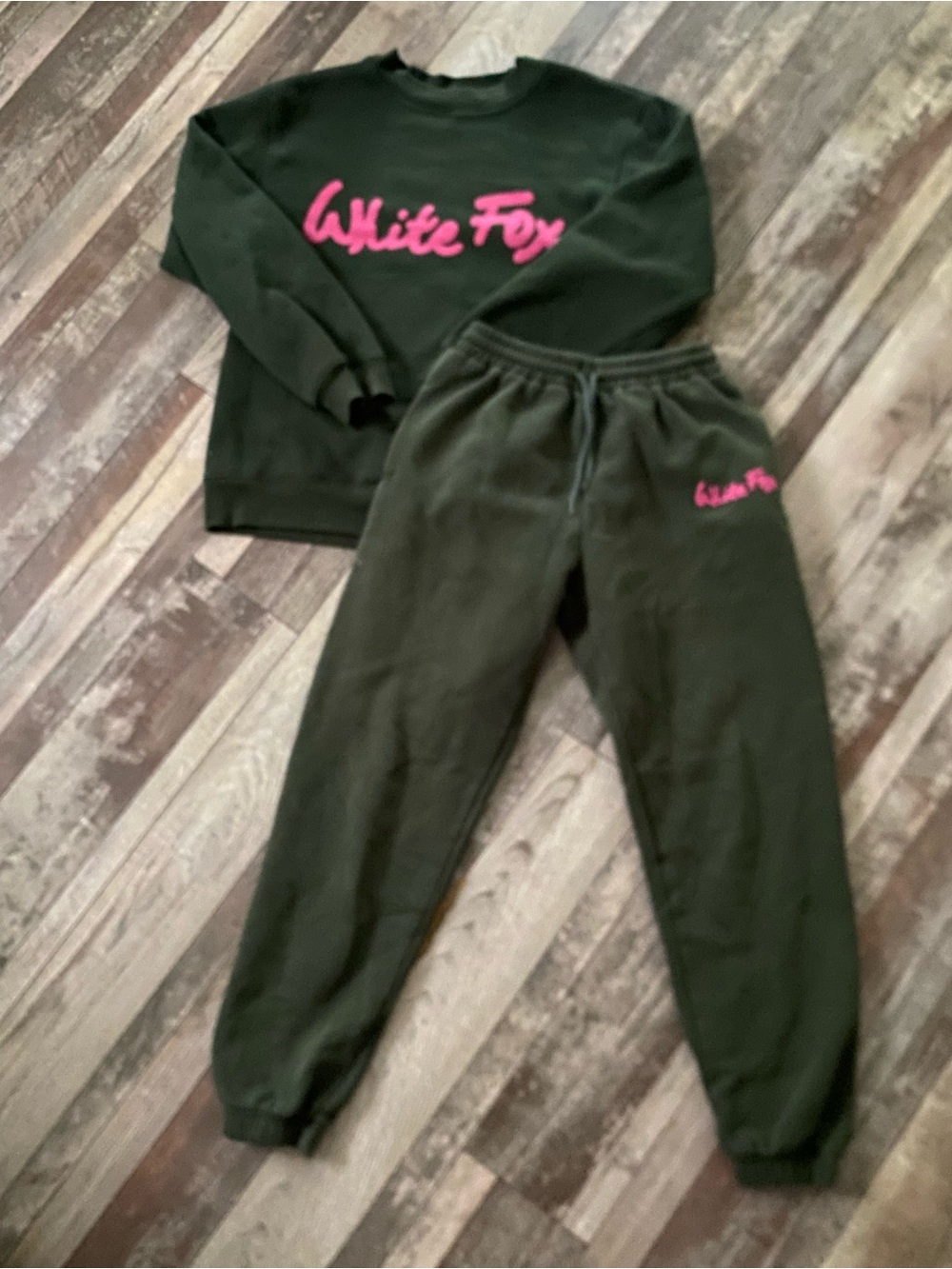 White Fox Boutique Olive Green Crewneck Sweater with Hot Pink Logo - Picture 1 of 4